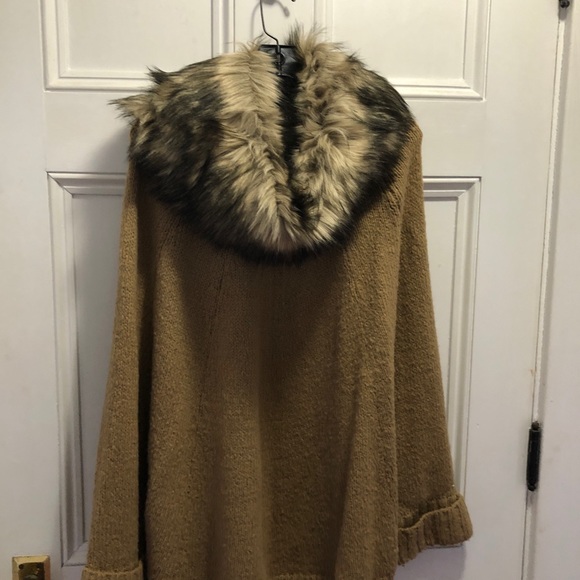 Michael Kors poncho - Picture 3 of 7